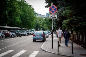 Остановка запрещена и стоянка запрещена знаки фото